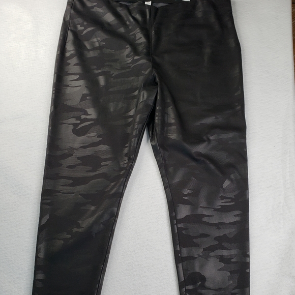 skinnygirl Pants - Skinnygirl Bailey Black Metallic Camo Jeggings